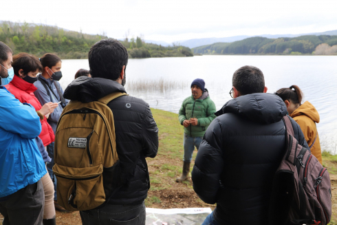 Laboratorio Territorial: Estudiantes de Magíster en Ciencias Sociales inician retorno a la semipresencialidad con visita a la Laguna Trinidad y Estero Pucopio